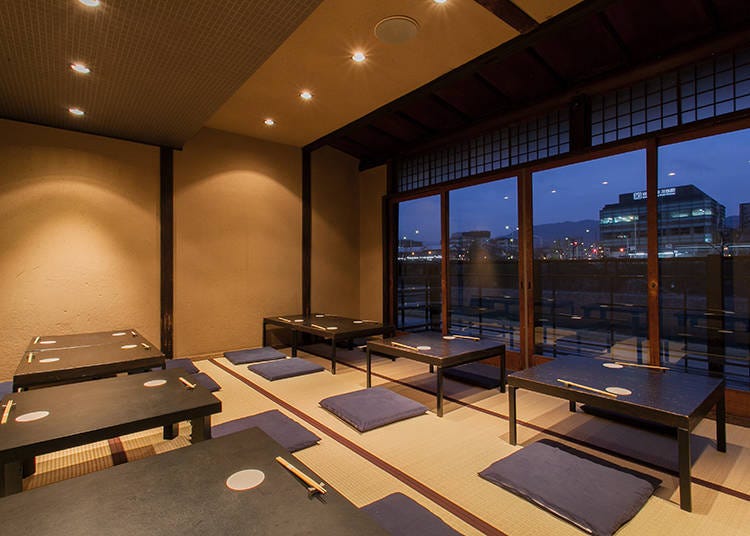 First floor room. The ceiling uses karakami paper