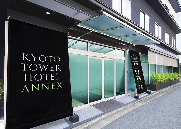 京都駅から徒歩3分。近くにコンビニやスーパーもあるので便利です