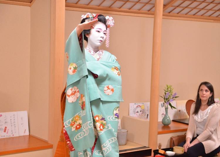 Be Entranced by a Kyoto Dance Right Before Your Eyes