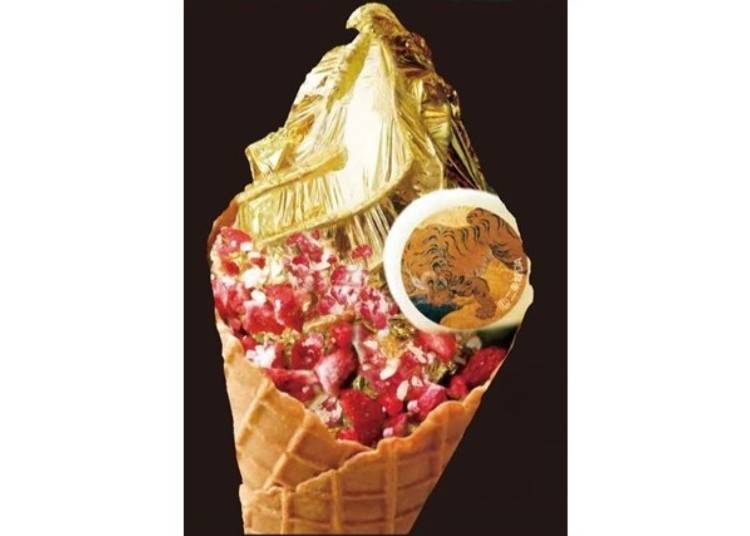 Soft serve with different toppings by season: Golden Soft (1,200 yen, tax included)