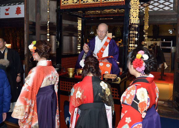 800年の歴史を持つ楊枝のお加持