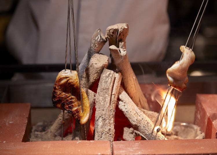 Have your food cooked right in front of you on the charcoal fires of "KIZAHASHI"
