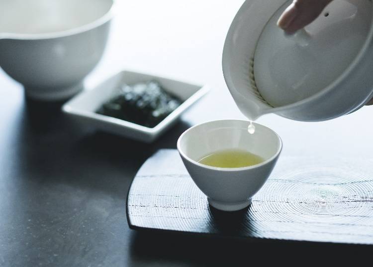 Fragrant and smooth green tea at "TEA AND BAR"