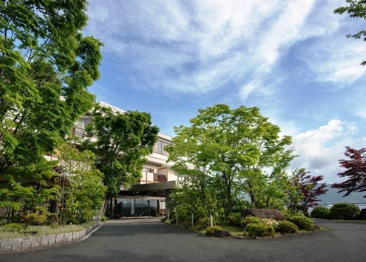Located on a plateau a 7-minute walk from Amanohashidate Station.