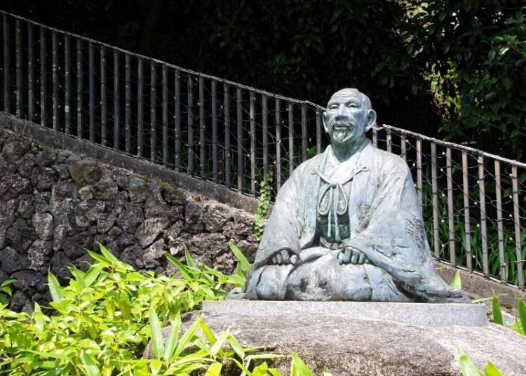 A statue of Hideyoshi at Yukemuri Square