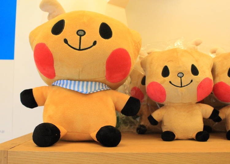 ROKU stuffed toys (large 4,101 yen, small 2,700 yen, tax included)