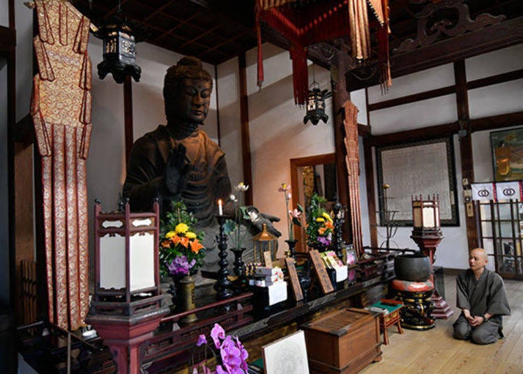 ▲You can listen to the head priest explain the history of Asuka-dera and related stories. Afterward, feel free to take photos!