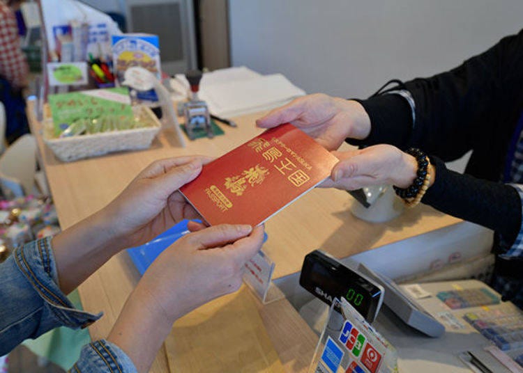 ▲「飛鳥王國觀光優惠護照」設計成攜帶方便的貼心尺寸。