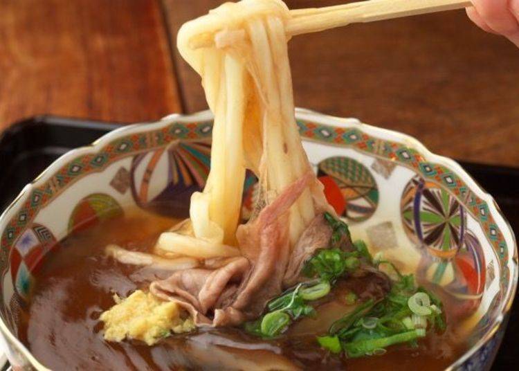 ▲The thick soup sticks to the noodles, so they are a little difficult to grab