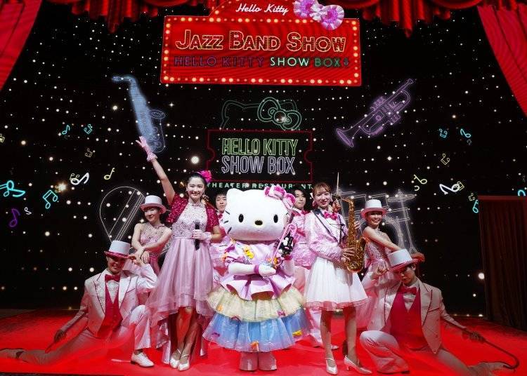 Hello Kitty sings and dances for you at this super-real, live performance!  (Photo courtesy of HELLO KITTY SMILE / ©2022 SANRIO CO., LTD. APPROVAL NO. L621898)