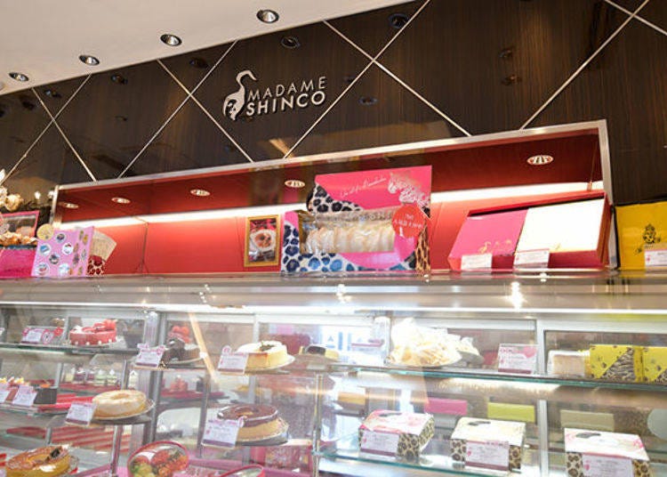 On display are a variety of Osaka Baumkuchen, including their standard “Madame Brûlée,” as well as a variety of cakes.