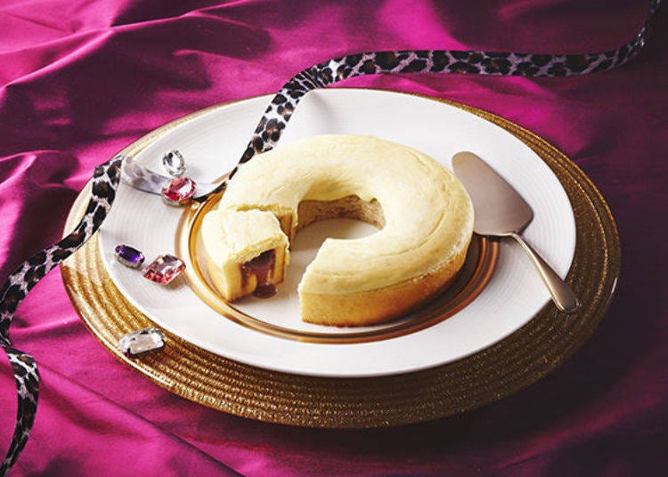 Seasonal Melted Caramel Cheese Baumkuchen (1,700 yen) (Photo courtesy of MADAME SHINCO)