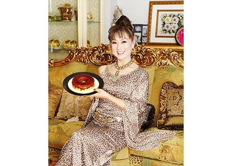 With her most popular item, Madame Brûlée. President Shinko came up with the idea herself when she thought, “I want to add something more to Baumkuchen. I want to make a Baumkuchen that has the appearance of a rich food, but a taste that the average person can enjoy.” (Photo: Madame Shinko)