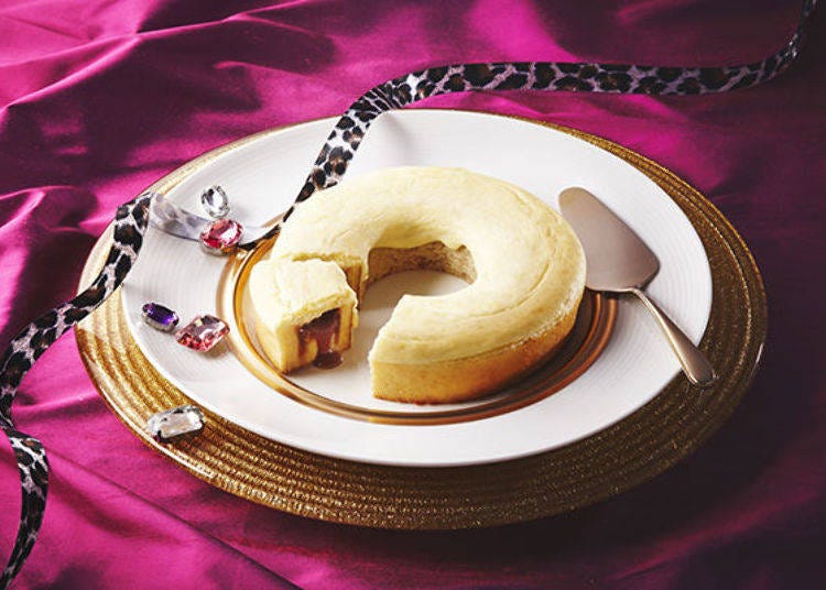 ▲季節限定的「焦糖糖漿起司年輪蛋糕（とろキャラチーズバウム）」（1,700日圓・未含稅）（照片提供: MADAME SHINCO）