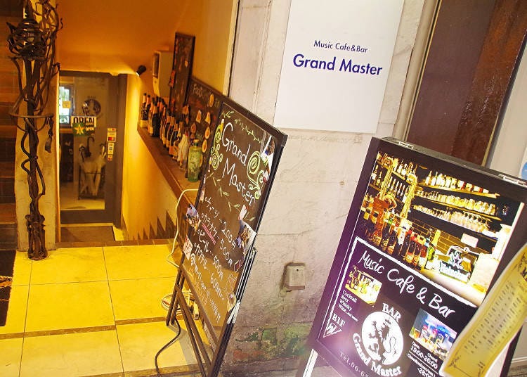 3. BAR Grand Master: The moderately-sized bar offers an inclusive experience!