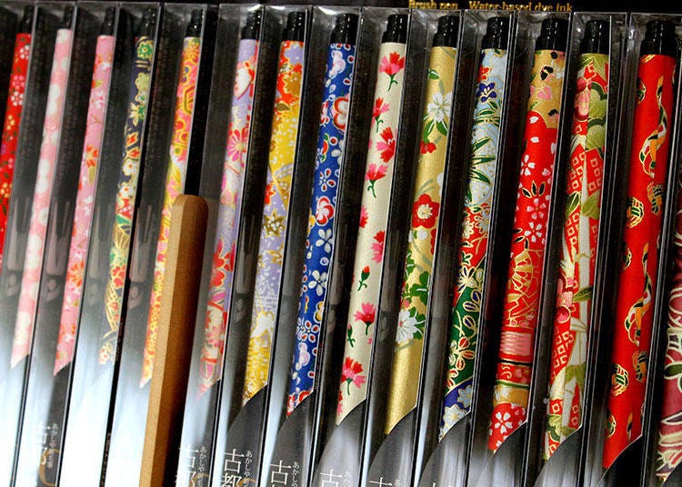 "Akashiya no brush pen" 500 yen (excluding tax) with a beautiful Japanese handle is a popular souvenir