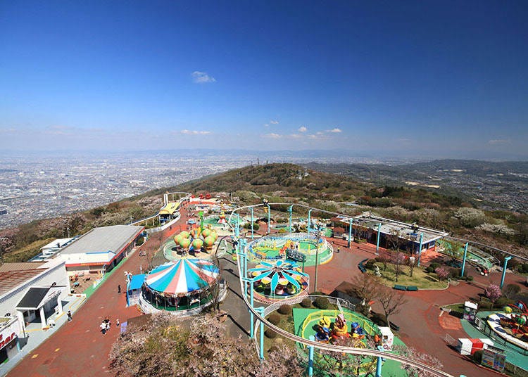 "Ikomasanjo Amusement Park" in a place with a panoramic view of the Osaka Plain