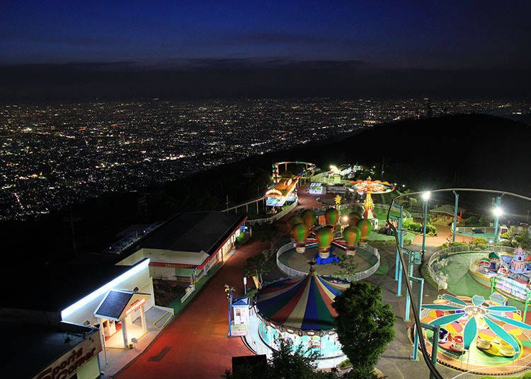 流光溢彩的都市夜景與遊樂園