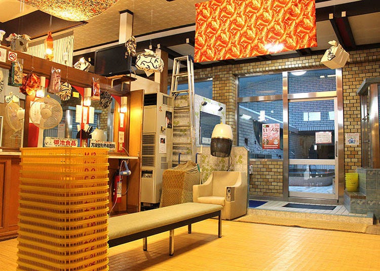 Pictured above is a collaboration with a bicycle shop and a cloth dying shop. Exhibitions change irregularly. A vintage hair dryer is in the center of the picture at the far end of the room.