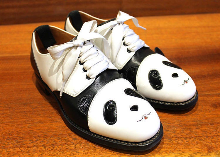 Playful shoes made by master craftsman “Panda Shoes” (41,040 yen tax included) can be ordered.