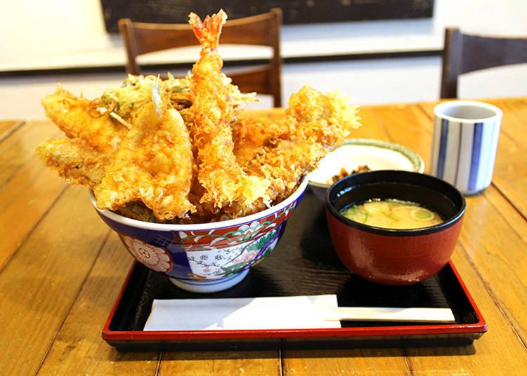 The Hamidashi Tendon comes with a small dish and miso soup (1,380 tax excluded)