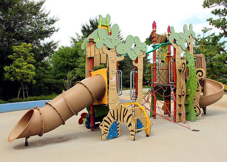 戶外公園「Berry Garden」。炎熱的夏天或是雨天時，則可以使用室內的兒童遊樂區