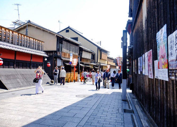 ▲因許多前來尋求京都懷舊風情的觀光客而熱鬧不已的花見小路