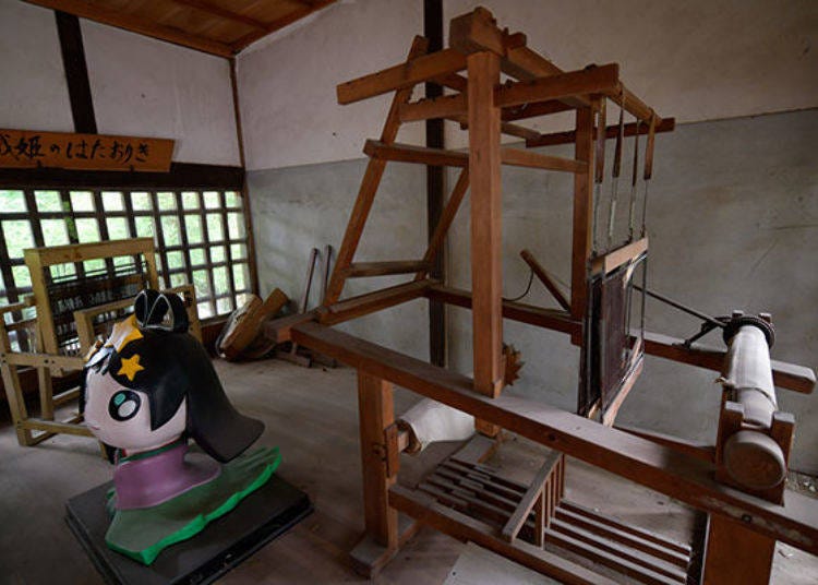▲境內的建築物內還擺設了織女像與紡織機(可參觀)。地點在哪請自行尋找看看喔。