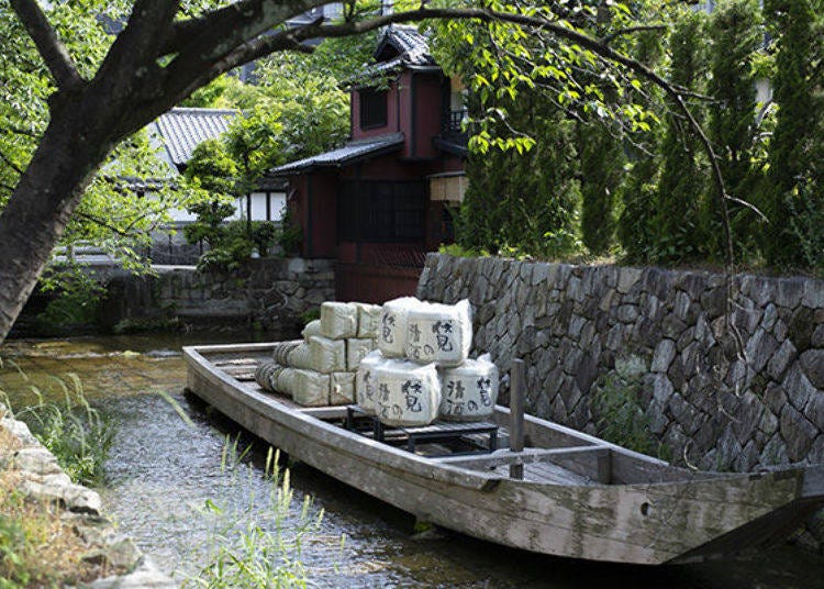 ▲ A replica of a Takase Boat is on display at the historic site of Ichi no Funairi