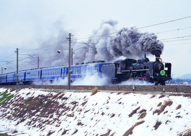 1. SL Kita-Biwako: Raises steam running along the track