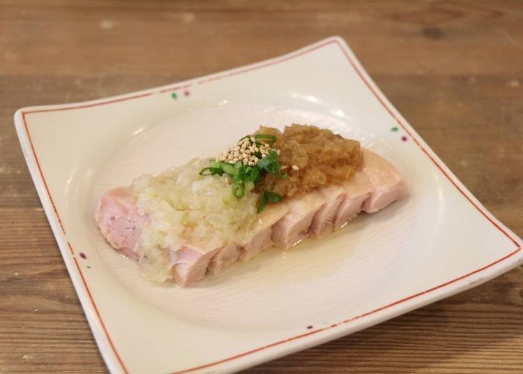 Soft steamed chicken with two-colored sauce
