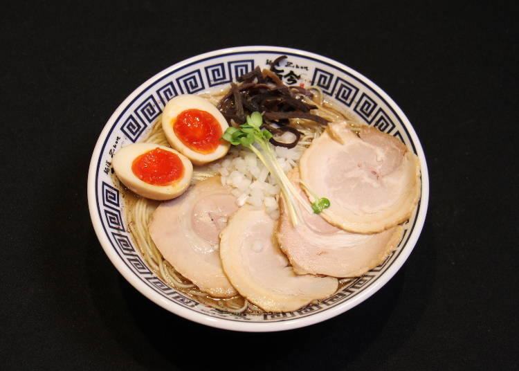 Ramen Zikon’s Shio (Natural Salt) Ramen Special Asari Clam Broth, 1,030 yen (tax included)