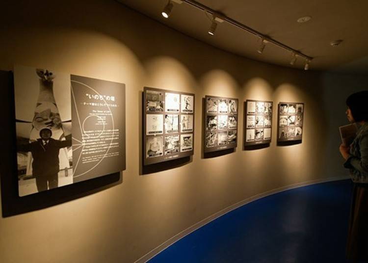 ▲展示著建設工程當時的照片及岡本藝術家所拍攝的照片。