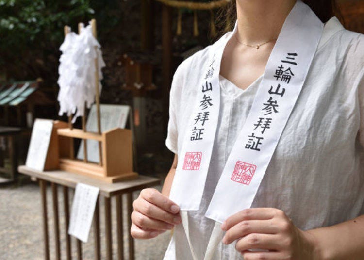 Originally you are supposed to register wearing tradition white clothing, but by using the sash you can enter the mountain. The haraegushi can be seen in the background. Purify yourself and climb carefully