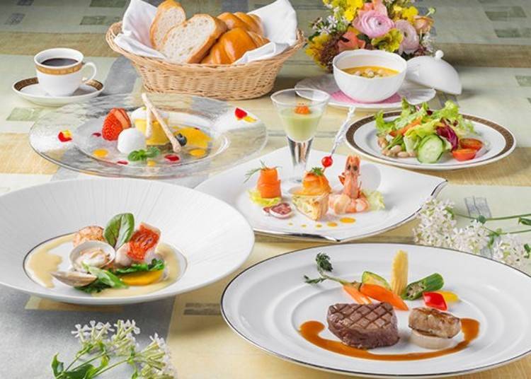 How about enjoying an extravagant lunch? The “Elegant Lunch” 4,760 yen (tax included) *Dishes and ingredients vary by season. During busy seasons such as Obon and New Year’s holidays some dishes, including the Elegant Lunch, cannot be ordered on the spot.