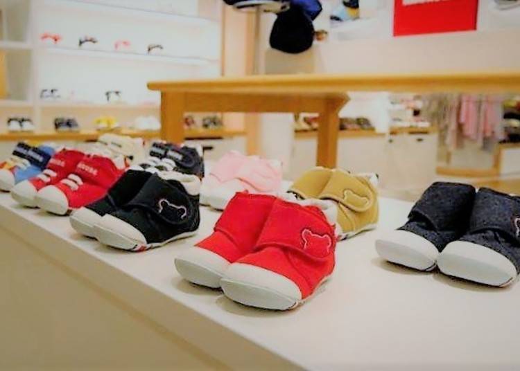 This is the most traditional and famous red and navy shoes!
