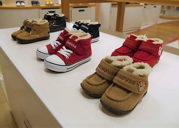 The Warm Shoes use a cute brushed material called Mokomoko Boa