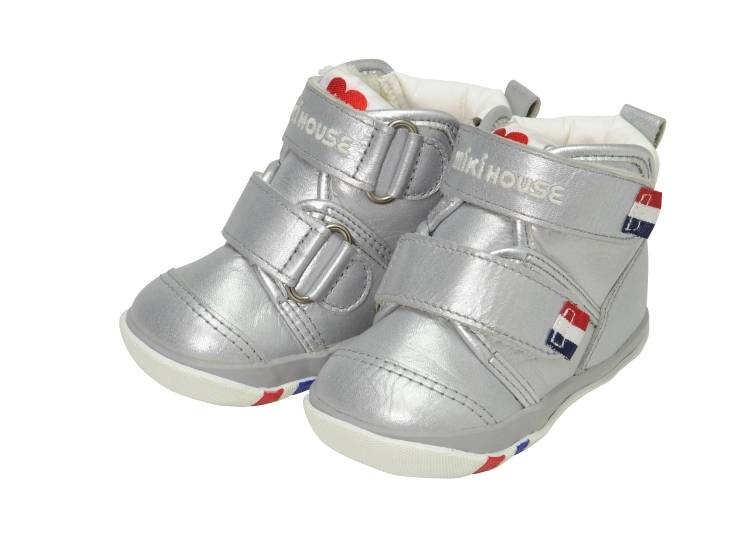 Leather Shoes that have a cool luster are also popular with overseas customers