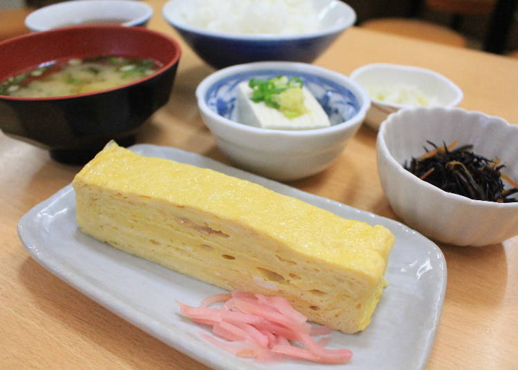 Dashi roll set meal, 600 yen (dashi roll, 220 yen; meal set, 380 yen)