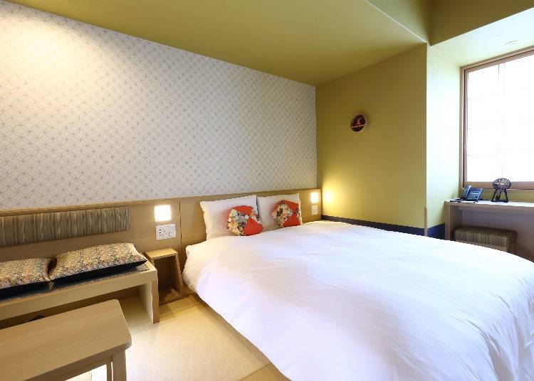 The double room is a popular choice. When booked without breakfast, prices start at 8,000 yen for one guest and 10,000 yen for two guests (excluding accommodation tax and hot spring fees). *Prices may differ depending on the season and packages available.