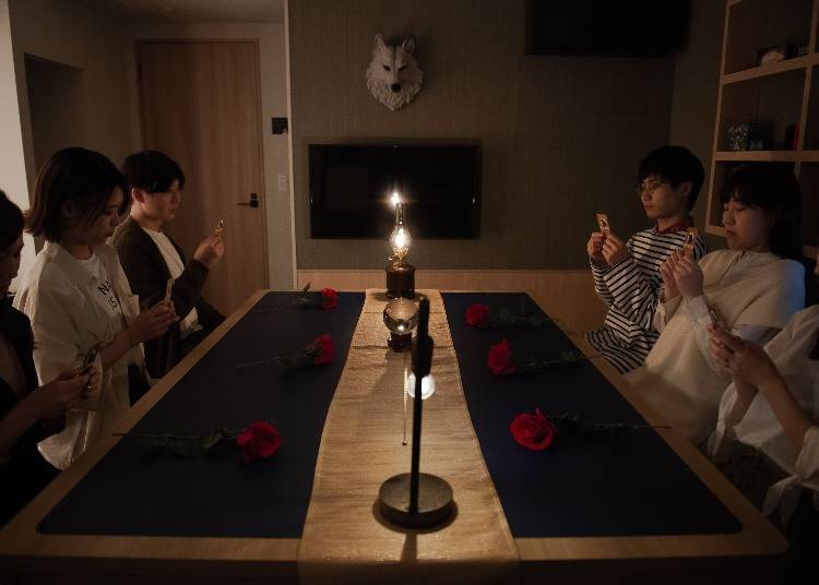 The “Werewolf, Murder Mystery room” is perfect for large groups and connects to a backroom and a control room where you can watch the progression of the game. A one-night stay for two people is 31,000 yen per room (prices fluctuate, information as of August 2022).