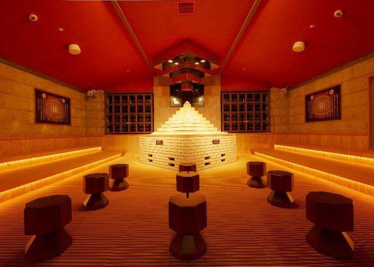 Osaka Spa World: Inside The Insane Onsen Complex!