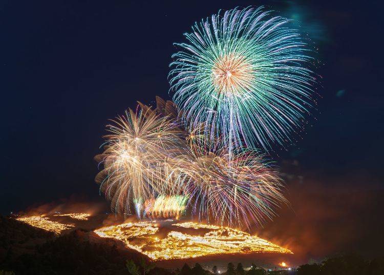 圧巻の花火も見もの