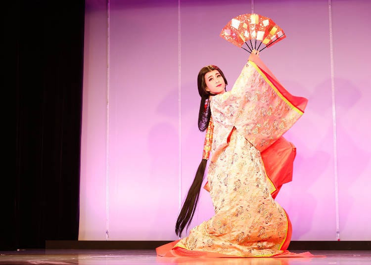 A gorgeous traditional Japanese dance