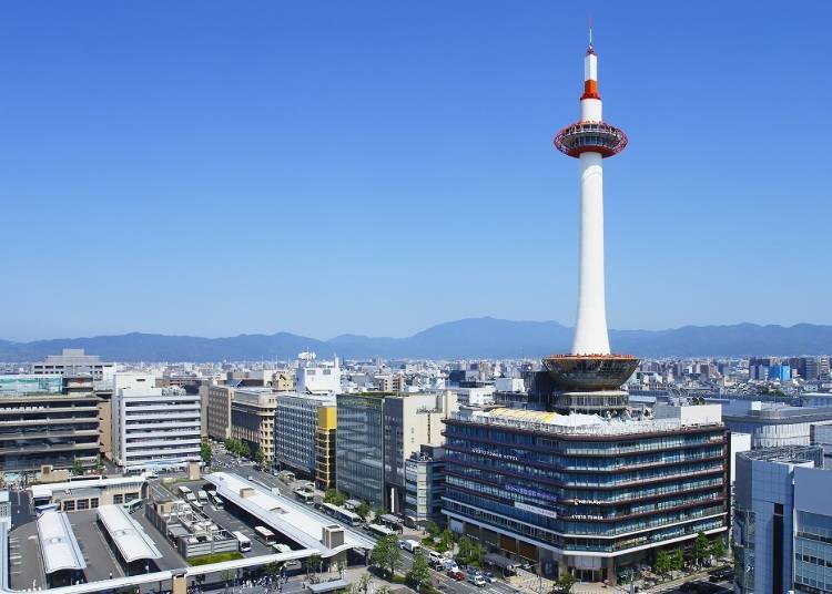 Kyoto Tower: See panoramic city sights from all angles (time needed: 30 minutes)