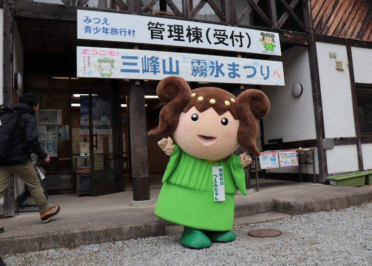 御杖村のイメージキャラクター「つえみちゃん」がお出迎えしてくれます。