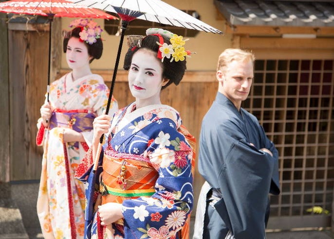 外国人にも大人気 憧れの舞妓さんに変身して 京都の町を散策 Live Japan 日本の旅行 観光 体験ガイド