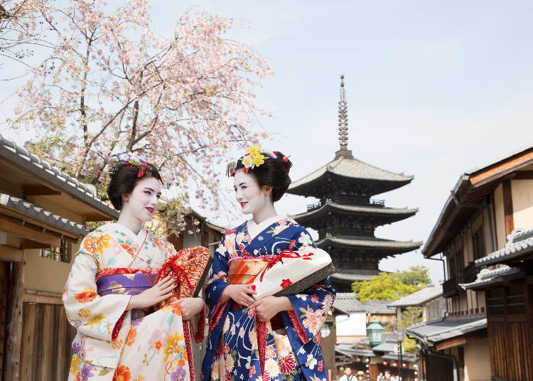 舞妓さんになりきって、京都のまちを散策