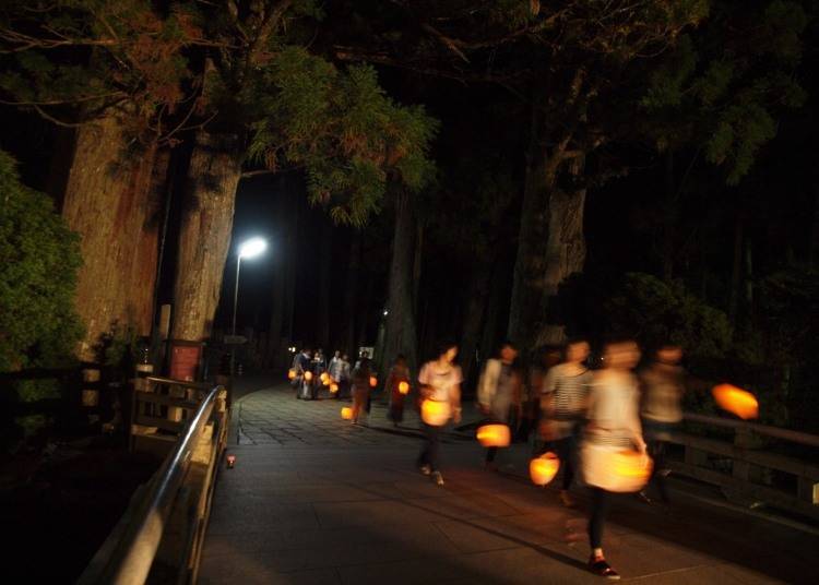 Find inner peace during a night walk on the anniversary of the death of Kobo Daishi