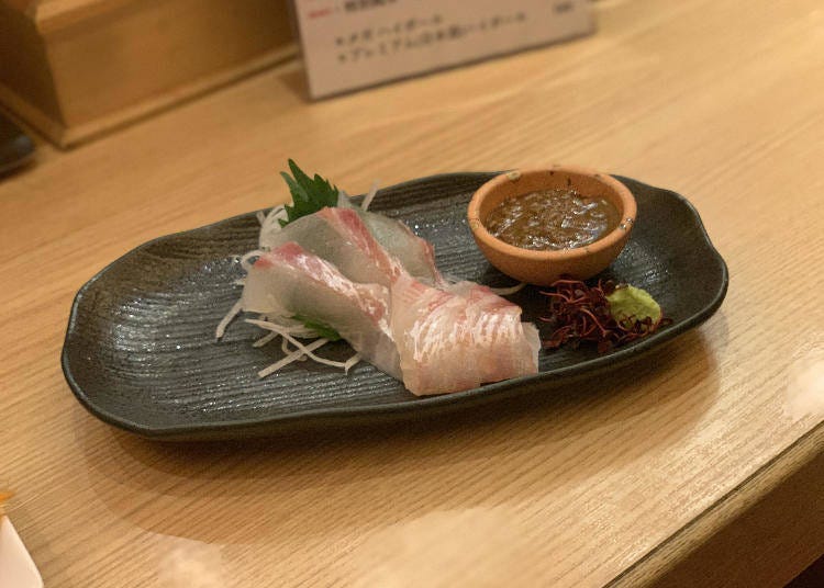 鯛魚生魚片（肝臟醬油）（鯛の造り(肝醤油））700日圓